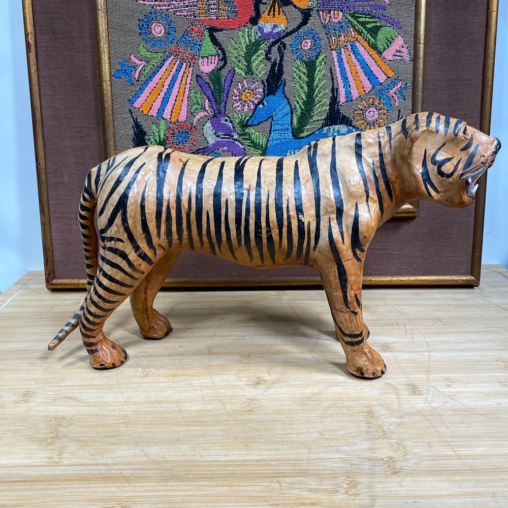 Vintage leather wrapped tiger statue figure 10” x 16” jungle cat sculpture - Picture 3 of 13